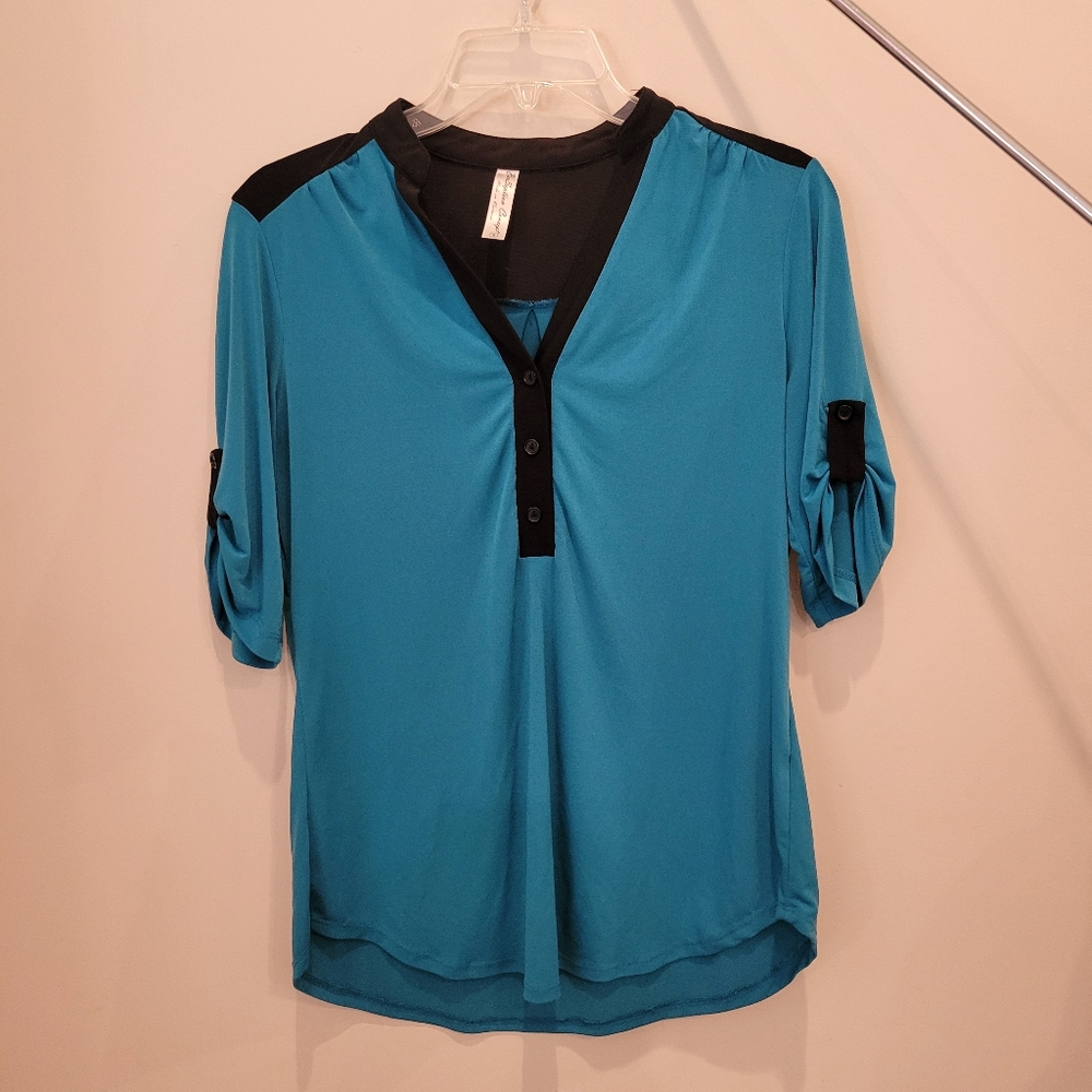 Black and blue blouse - Picture 2 of 3